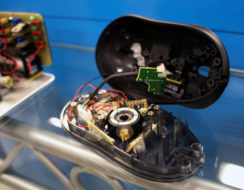 حمله Mic-E-Mouse